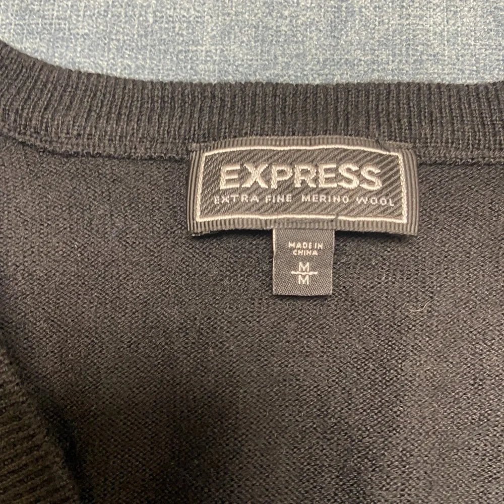 Express Extra Fine Merino Wool Sweater Vest Mens Medium Black V Neck Ribbed Hem